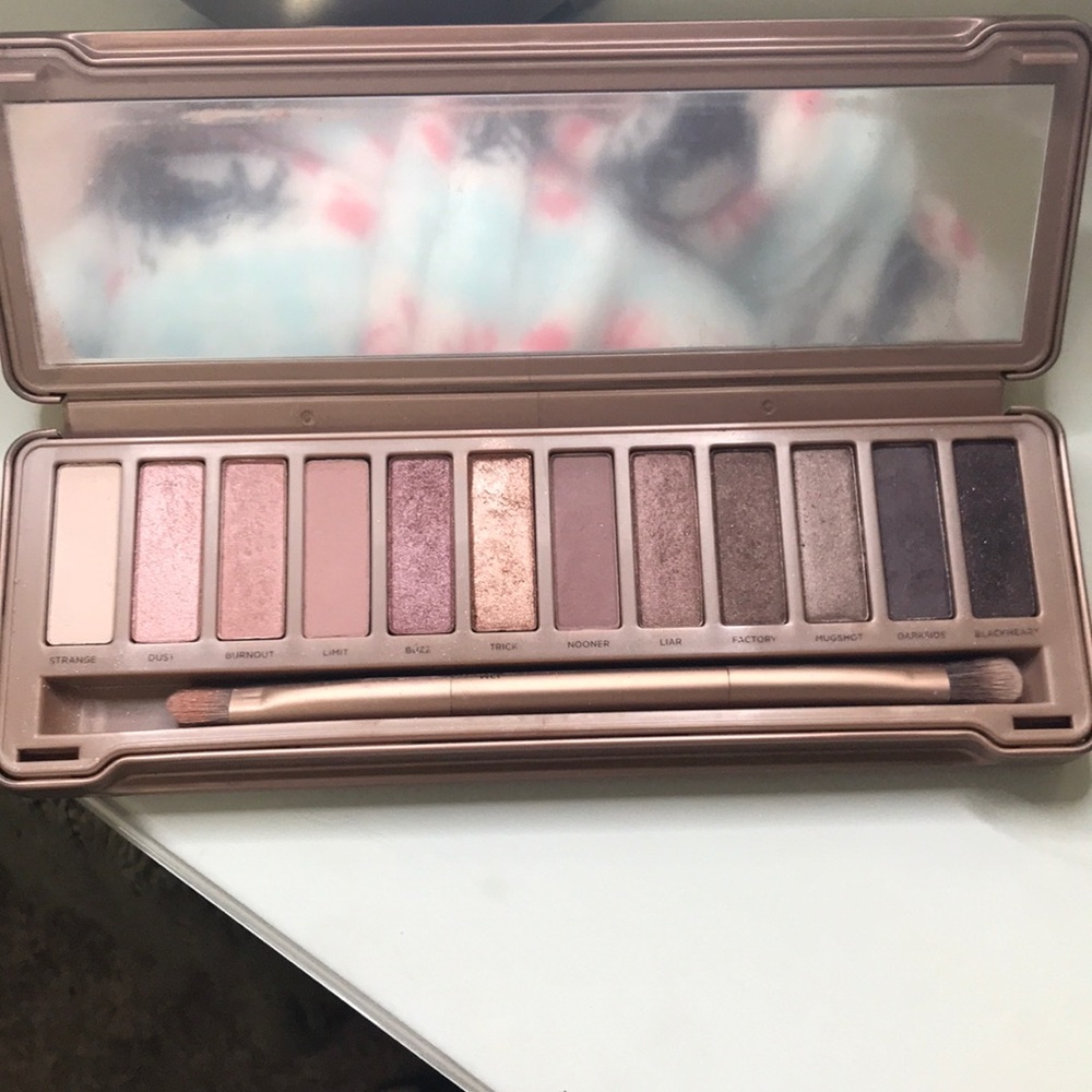 Naked 3 eyeshadow pallet