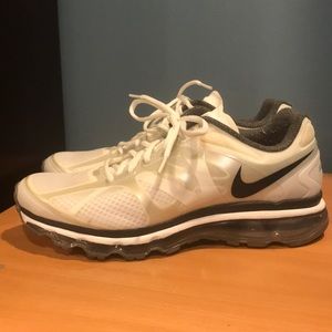 White Nike Airmax Sneakers
