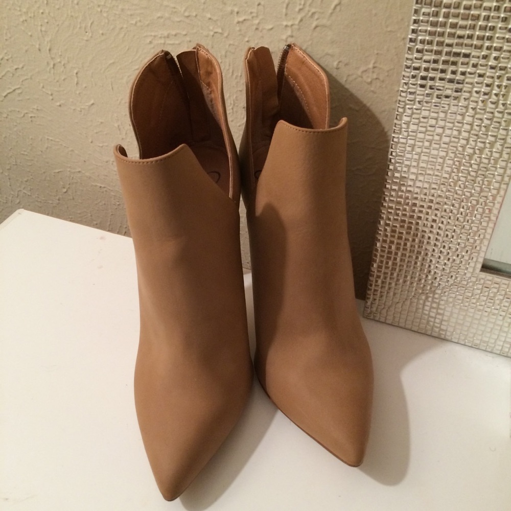 WINDSOR TAUPE HEELS
