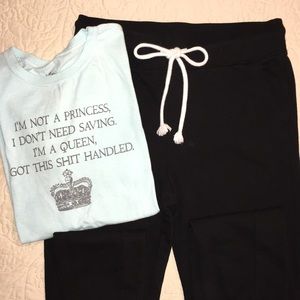 T-shirt and black joggers. Shirt xL joggers s🌲