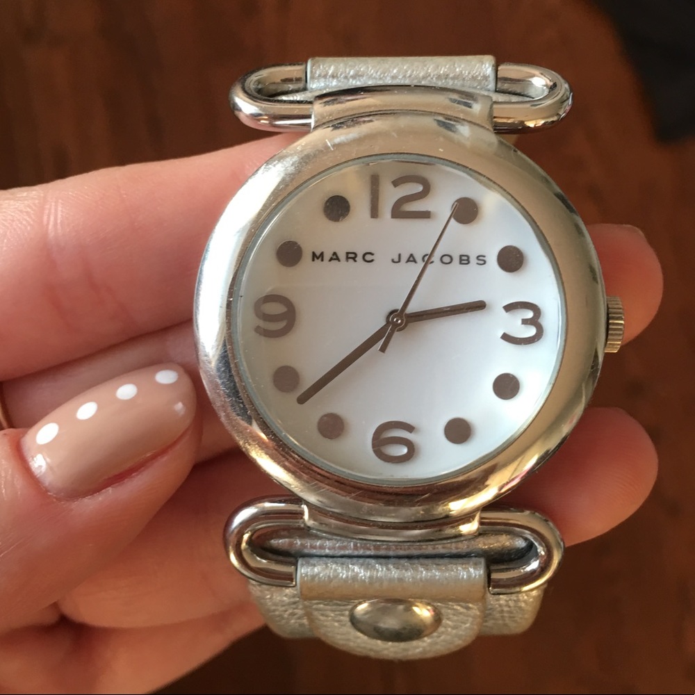 silver leather marc by marc jacobs wrist watch