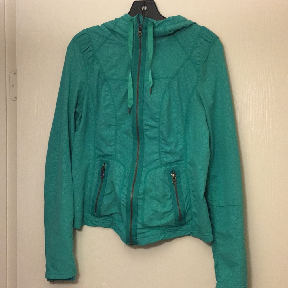 Lightweight zip-up jacket w/ reflective detailing