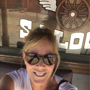 Meet your Posher, Lynne