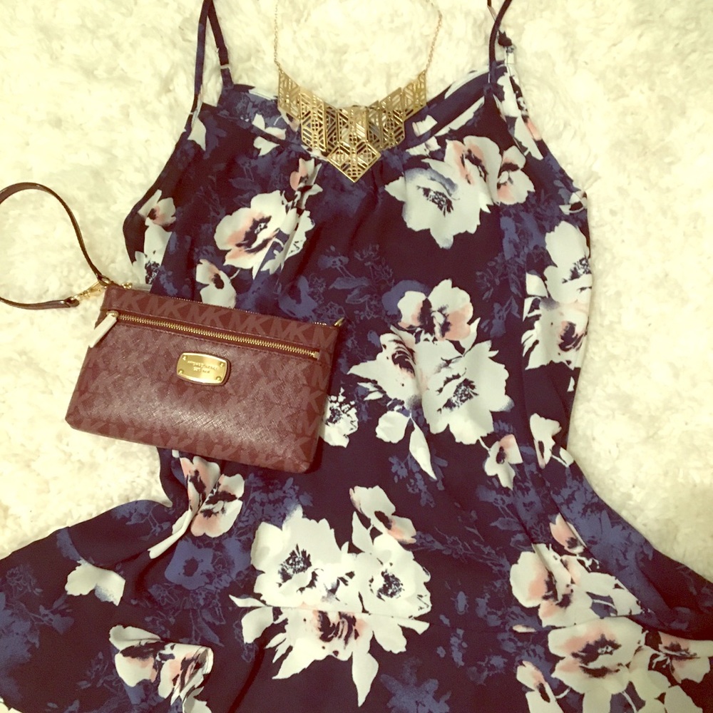 FINAL PRICE DROP!🆕MICHAEL KORS WRISTLET CLUTCH