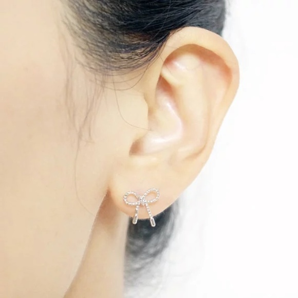 Cute Bow Earrings - Picture 2 of 2