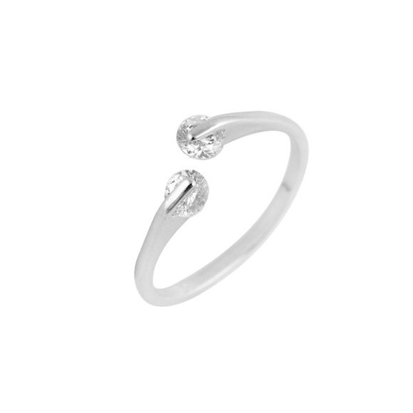 Classy Ring - Picture 2 of 3