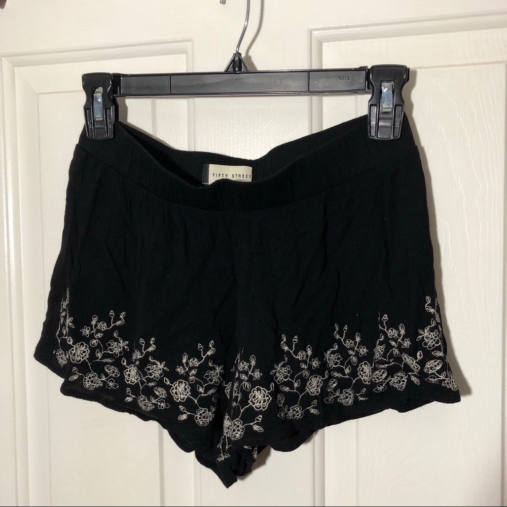 Dainty black shorts