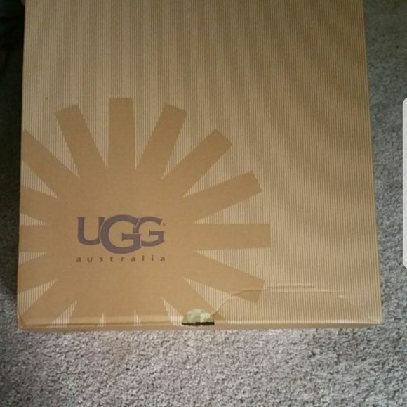 New uggs - Picture 1 of 3