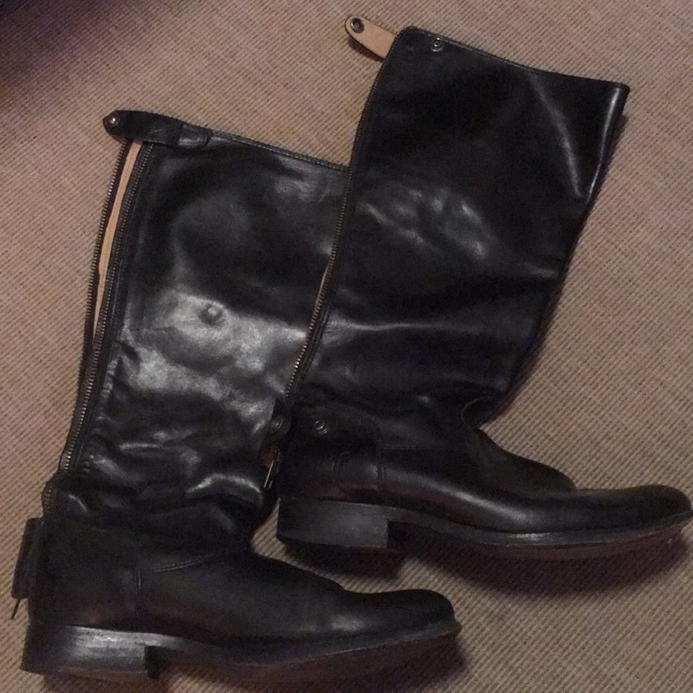Frye Melissa Button Back ZIP Boot