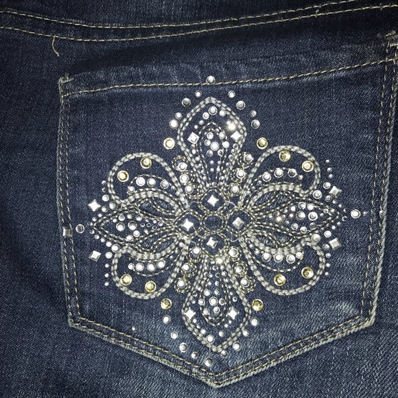 7 Seven - Picture 2 of 3