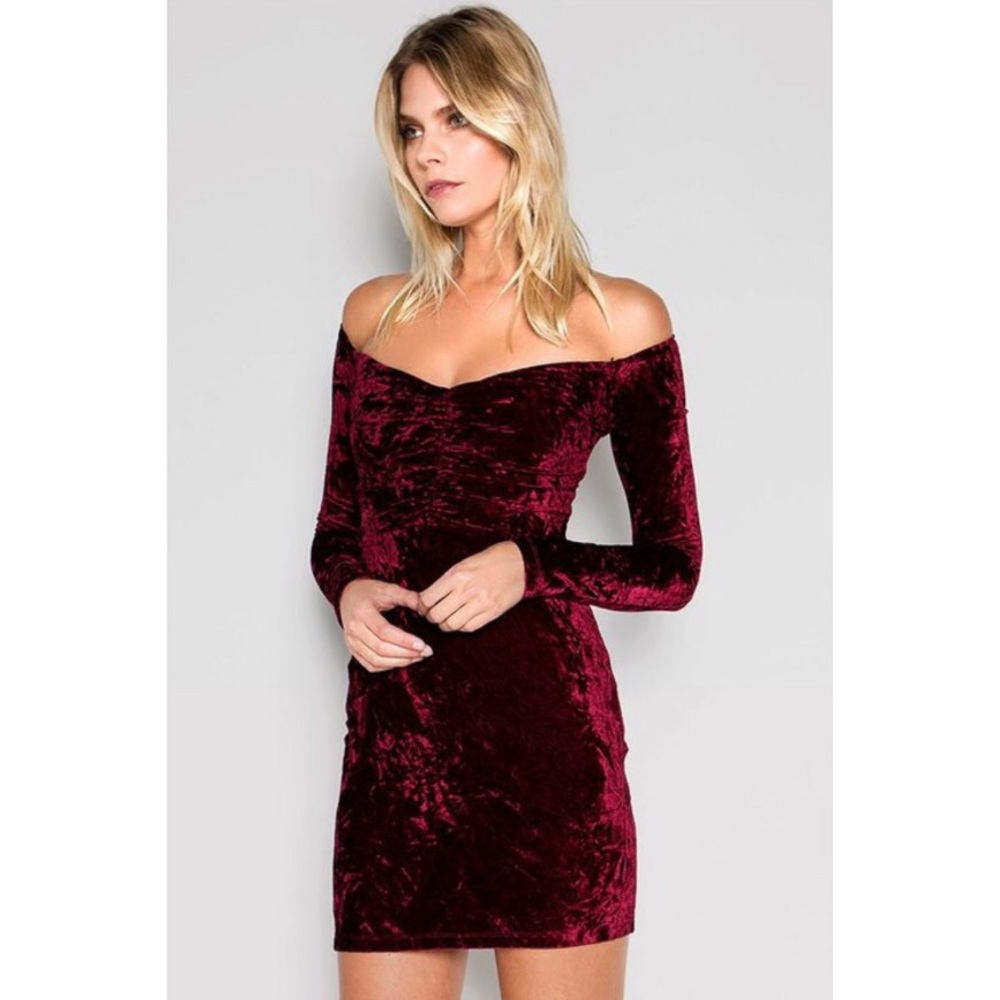 •LAST 1• Wine Red Off-Shoulder Velvet Dress
