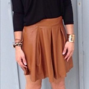 NWOT🤩 Never Worn Camel faux leather skirt