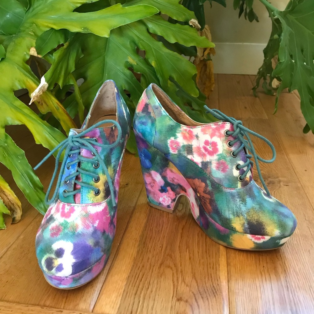Ecoté floral wedge heels