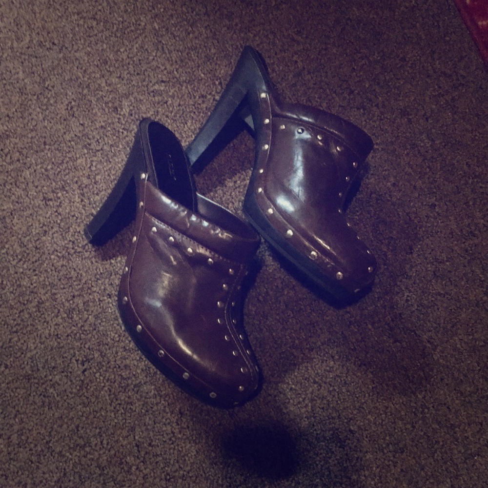 Clogs