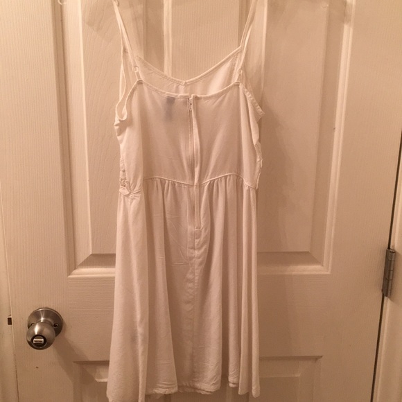 WHITE BABYDOLL DRESS - Picture 3 of 4