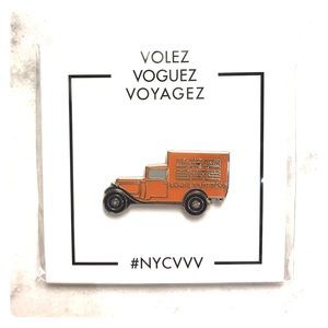 Louis Vuitton Collectible Pin Volez Voguez Voyagez