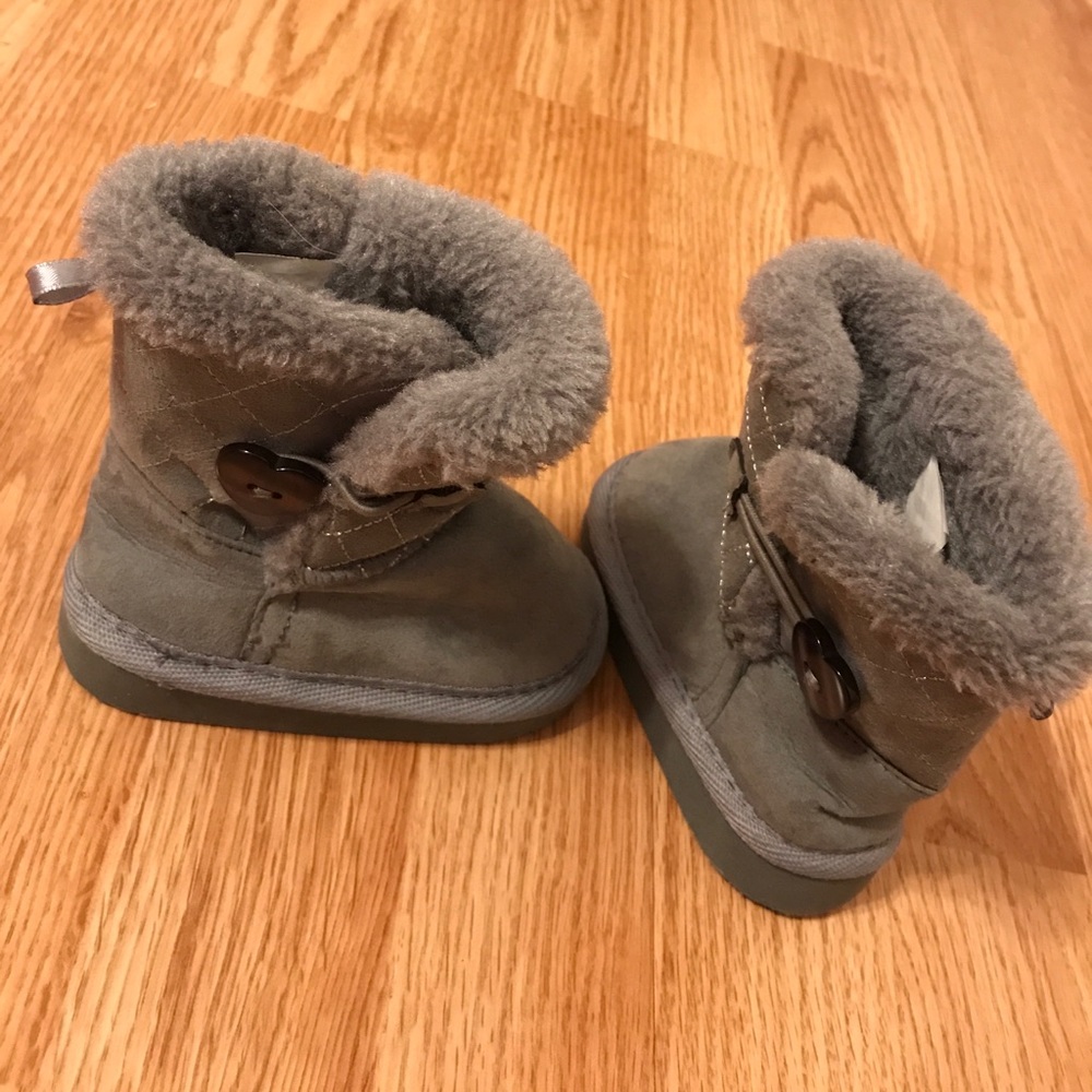 3 for $25 Girls size 4 grey boots