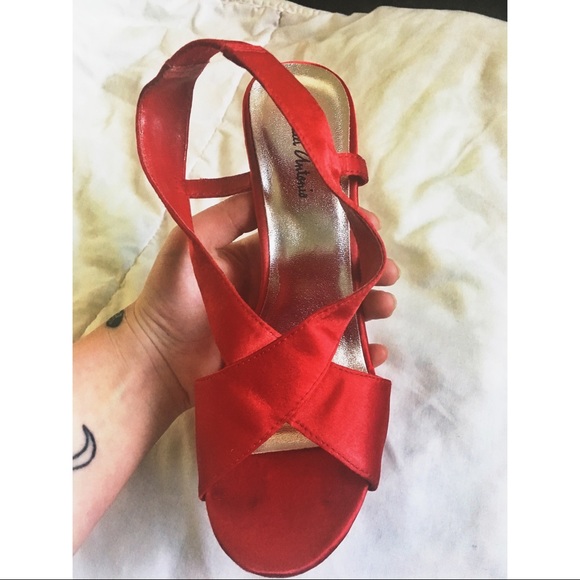 ✨PROM SHOES✨ Red Satin Heel - Picture 2 of 4