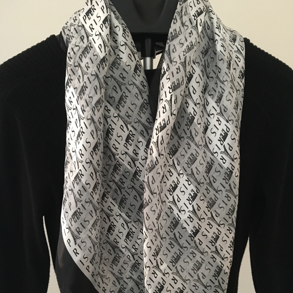 🌹Beautiful Silk Paris Scarf🌟