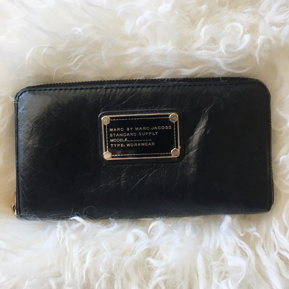 Marc by Marc Jacobs Classic Q Zip Around Wallet