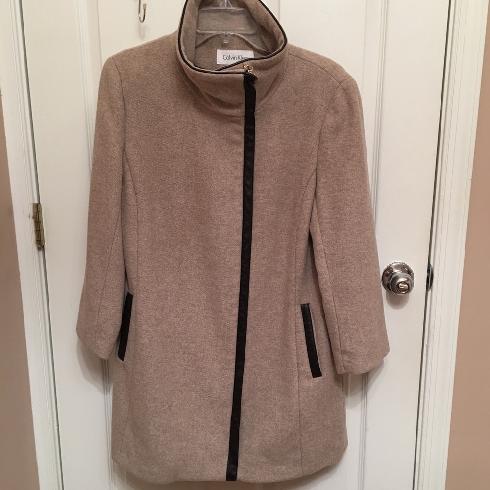 Coat. Calvin Klein.