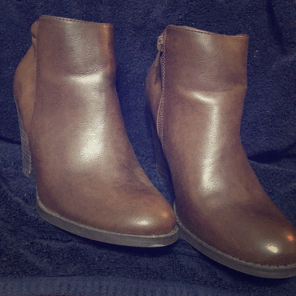 Mia Brown Short Boots