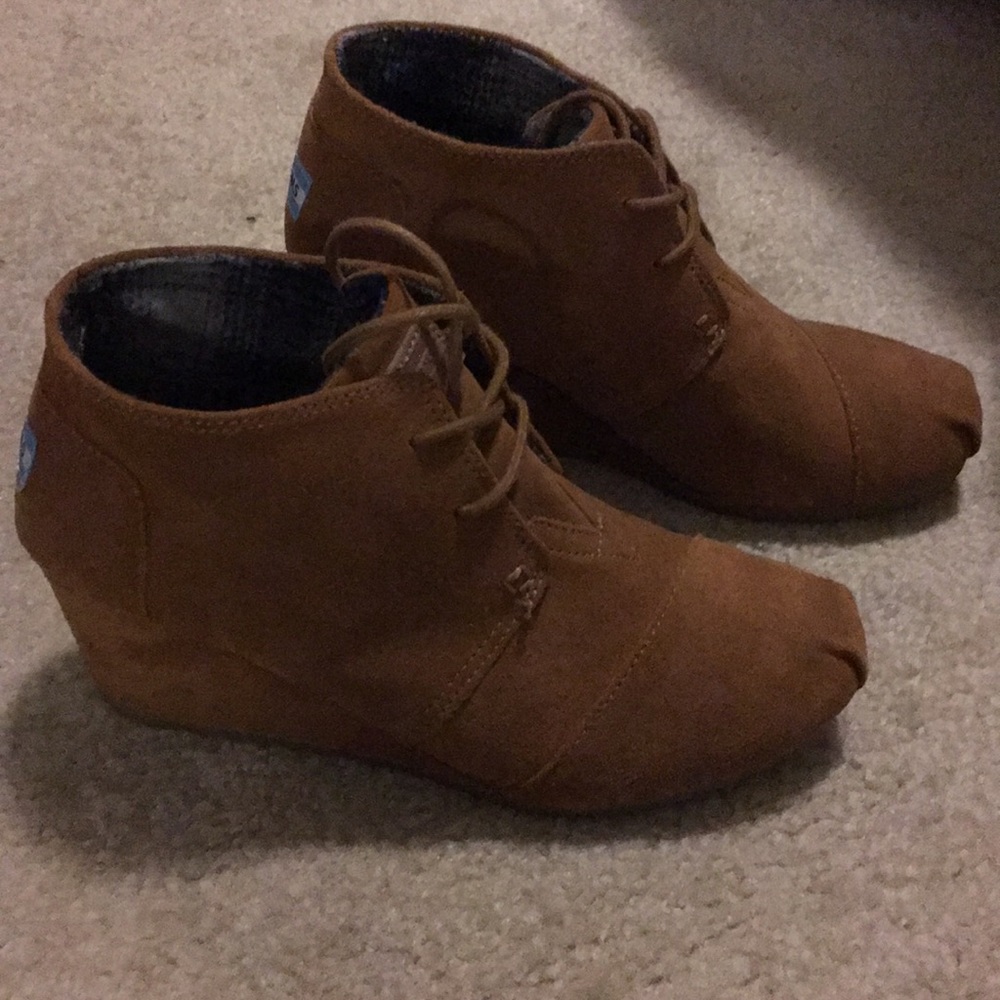 TOMS Women’s Desert Wedge Booties