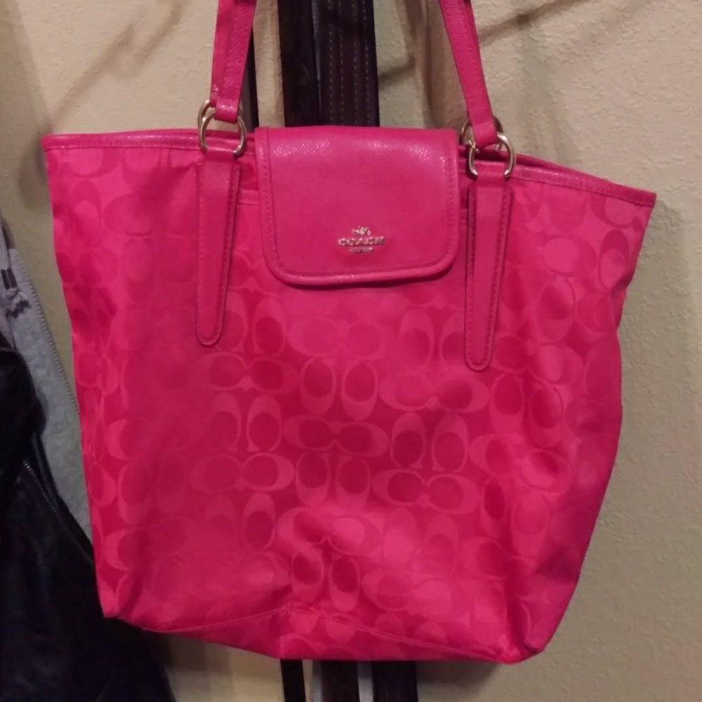 Clean like new pink Coach bag