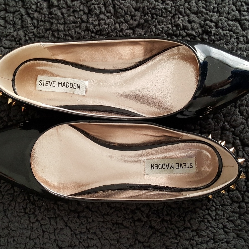 Steve Madden patent black flats