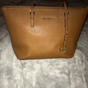 ✨Micheal Kors Jet Set Travel Tote✨ Authentic