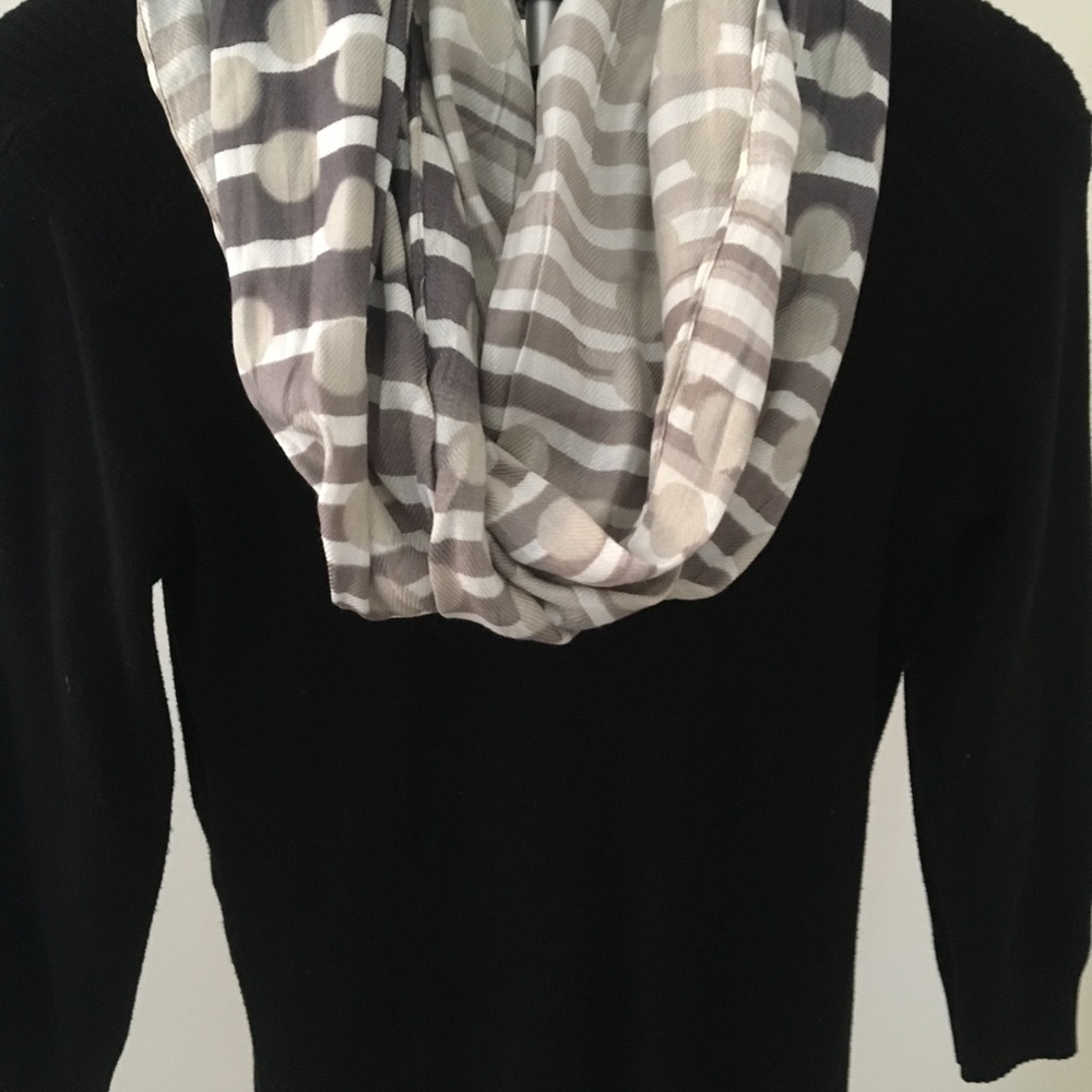 Infinity Scarf 🌹 - Picture 2 of 3