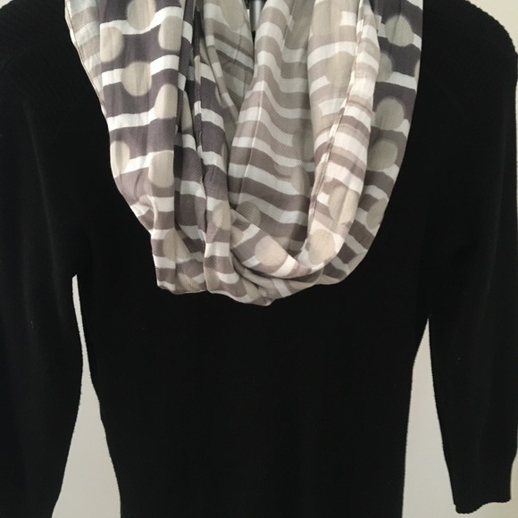 Infinity Scarf 🌹 - Picture 2 of 3