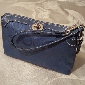 Coach Signature Large Turnlock Wrislet