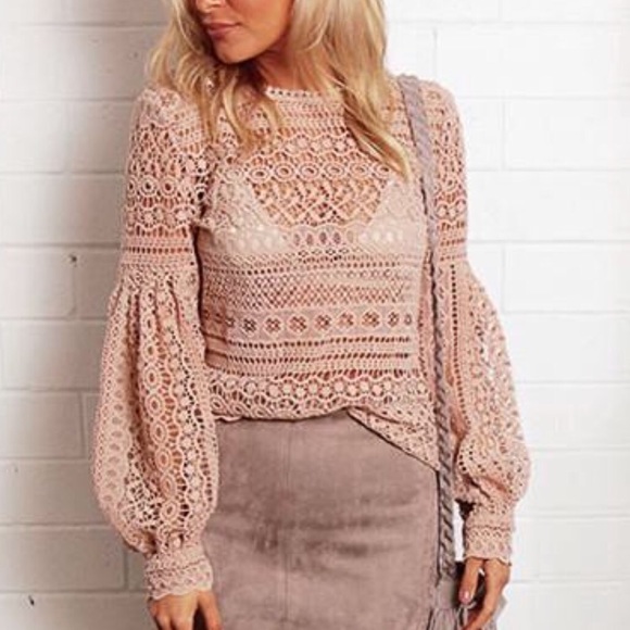 Lace & Lantern Sleeves - Picture 2 of 4