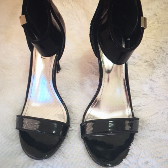 Black heels - Picture 3 of 3