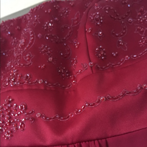 💗David's Bridal short red beaded dress formal - Picture 3 of 5