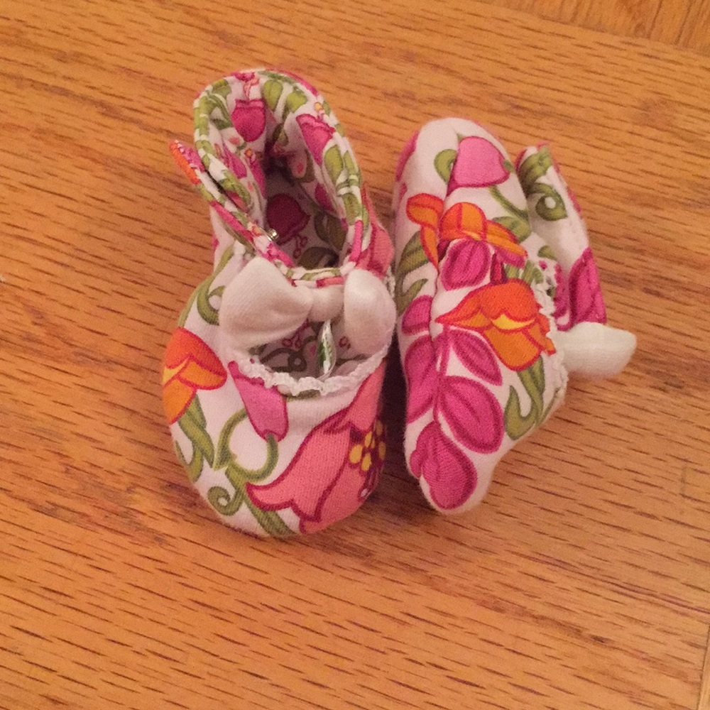Vera Bradley baby booties size 0-6 months