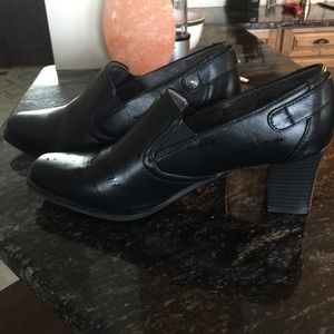Life stride black dress shoes!