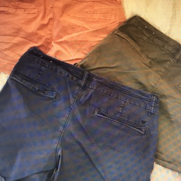 Kaki shorts - Picture 2 of 2