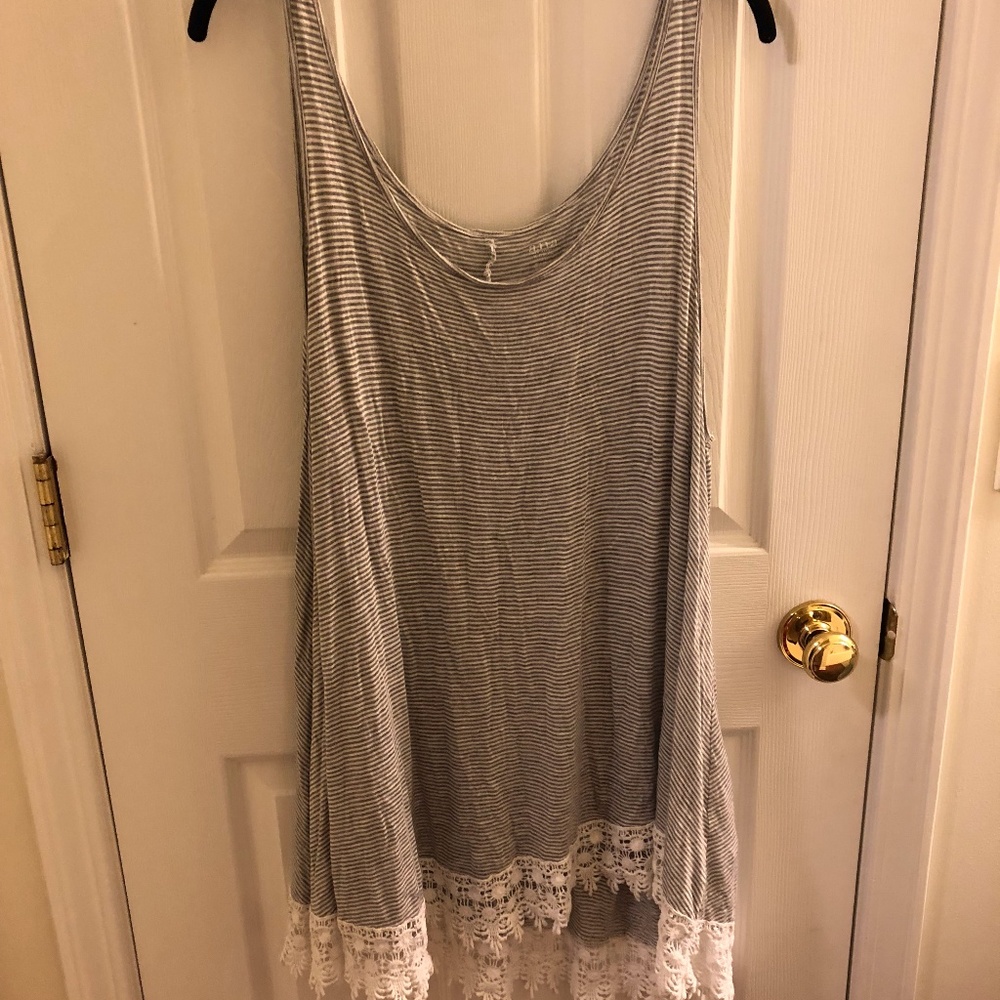Size 2X gray and white striped tank top with lace