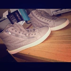 Steve Madden High Top Tennis shoes