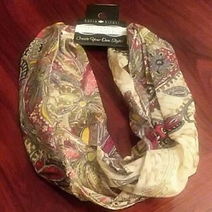 NWT Ladies Infinity Scarf