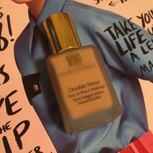 Estēe Lauder "Double Wear" Stay-in-Place Makeup