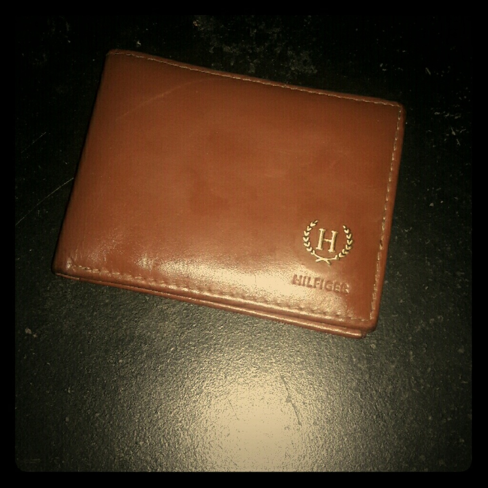 Tommy Hilfiger Brown Wallet Great Cond.! Sale!