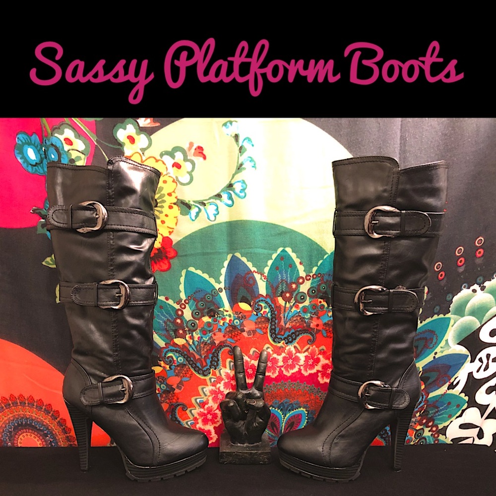 ✨Black Platform Buckle Boots✨