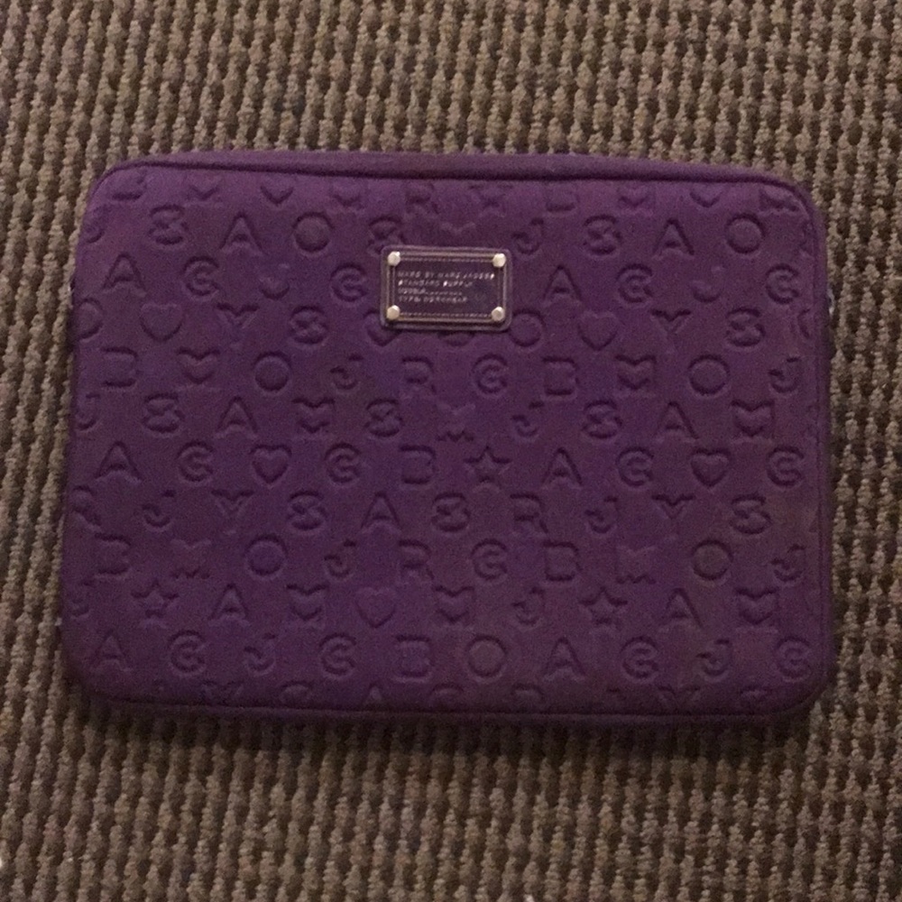 Mac Book Air computer case.