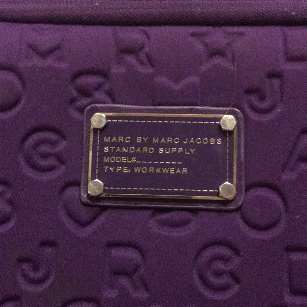 Mac Book Air computer case. - Picture 2 of 2