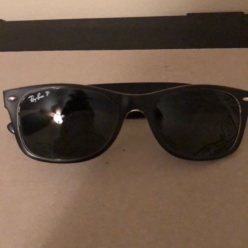 Ray ban new wayfarer polarized. Standard size