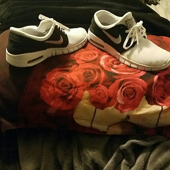 Nikes - Picture 2 of 7