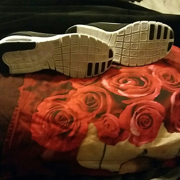 Nikes - Picture 3 of 7